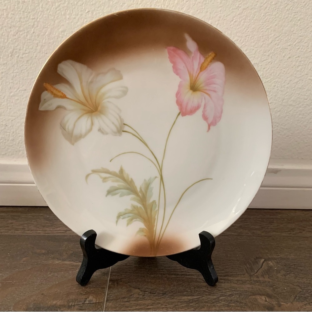 Vintage Hand Painted Lily Floral plate Germany 8.5”
